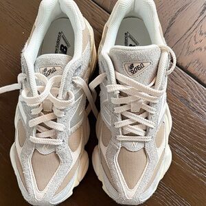 NWOT - New Balance 9060 Women's Sneakers
